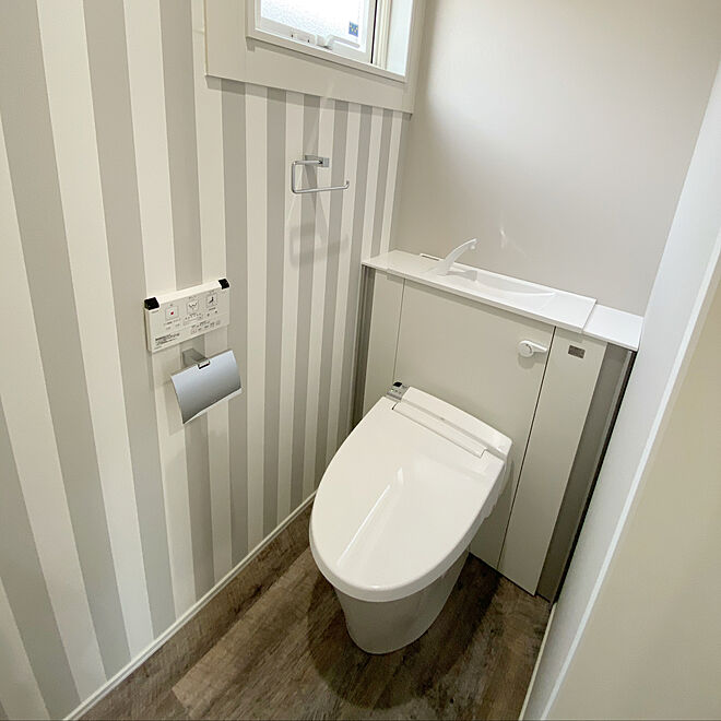ストライプ ストライプの壁紙 Lixilトイレ Lixil バス トイレのインテリア実例 03 23 21 40 39 Roomclip ルームクリップ