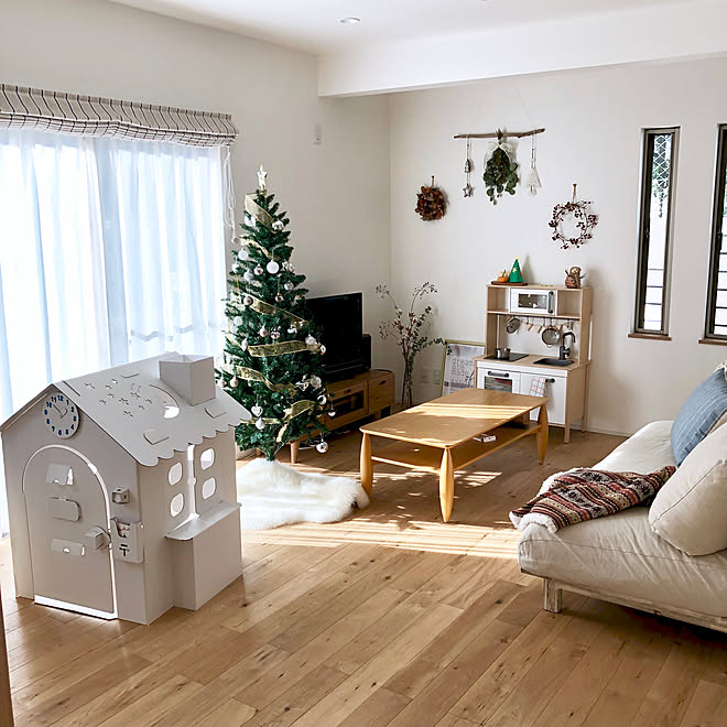 リビング ダンボールハウス 2歳のクリスマス 18 クリスマスプレゼント 子供のいる暮らし などのインテリア実例 18 12 28 17 47 14 Roomclip ルームクリップ