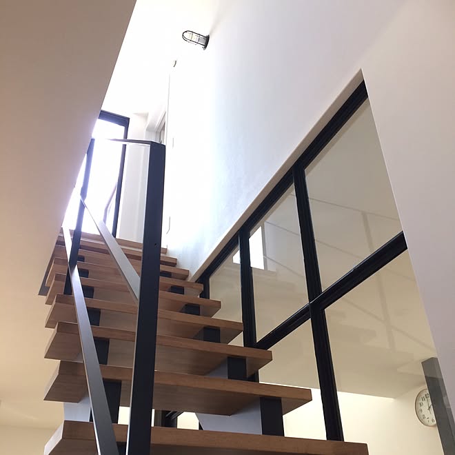 壁 天井 階段 格子窓 アイアン手すり リビングイン階段 などのインテリア実例 17 05 19 14 03 10 Roomclip ルームクリップ