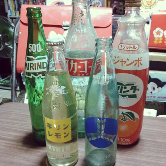 机 レトロびん レトロ レトロ小物 アンティーク などのインテリア実例 15 03 13 18 57 38 Roomclip ルームクリップ