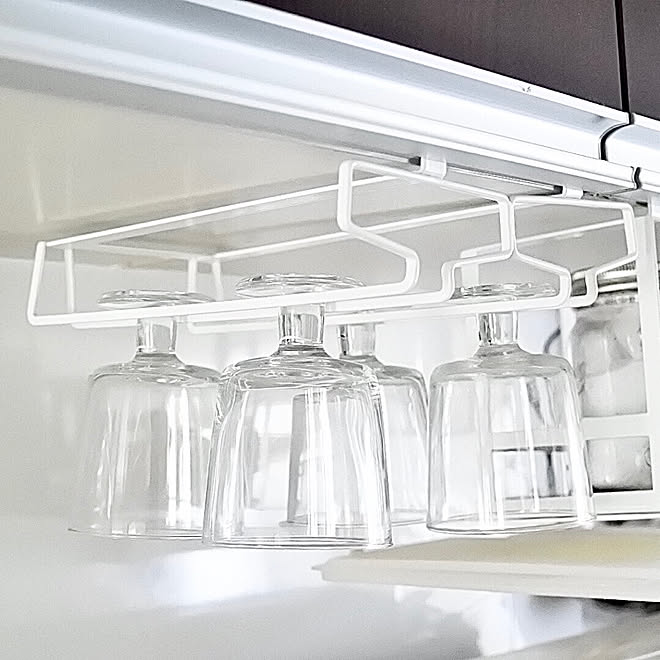 ホワイトインテリア Ikea グラス 普段使いのグラス 吊り戸棚ラック 吊り戸棚 などのインテリア実例 03 08 13 10 44 Roomclip ルームクリップ