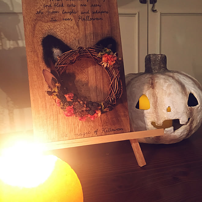 机 お月様キャンドル ハロウィン 黒猫 紙粘土のジャック オ ランタン などのインテリア実例 17 08 30 00 17 00 Roomclip ルームクリップ