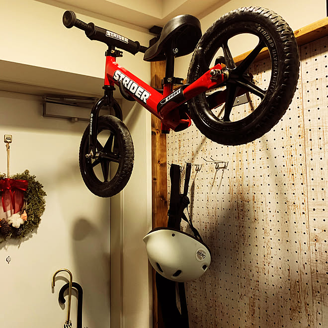 自転車 壁掛け 玄関