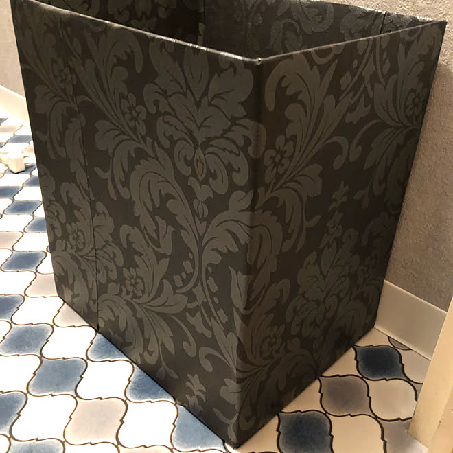 壁紙利用 ゴミ箱diy ゴミ箱リメイク 残った壁紙 バス トイレのインテリア実例 19 10 14 40 05 Roomclip ルームクリップ