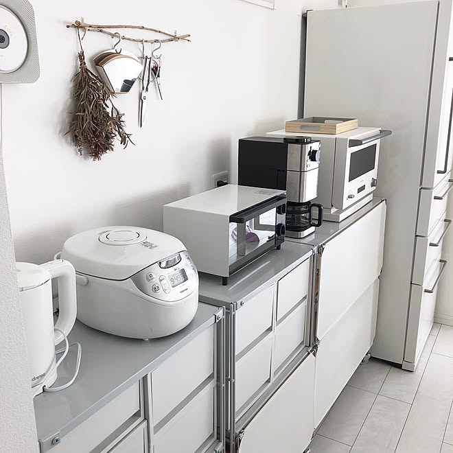 冷蔵庫/壁掛けCDプレーヤー/バリュミューダ/コーヒーメーカー/スチールユニットシェルフ...などのインテリア実例 - 2020-01-21 20:23:58