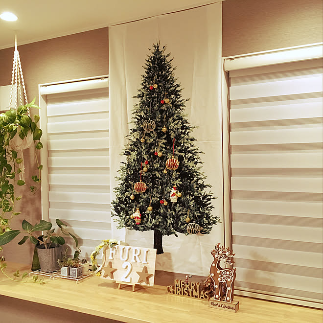 壁/天井/クリスマスツリー/ツリータペストリー/クリスマス/こどものいる暮らし&hellip;などのインテリア実例 20181101 1635