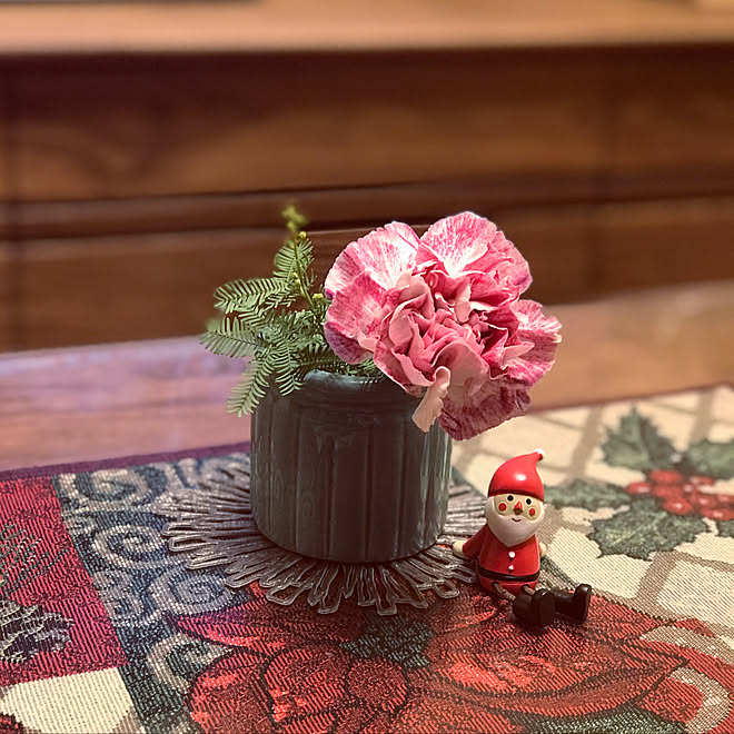 キャンドゥの花瓶 キャンドゥ 花のある暮らし サンタさん チルウィッチ コースター などのインテリア実例 12 15 21 27 17 Roomclip ルームクリップ