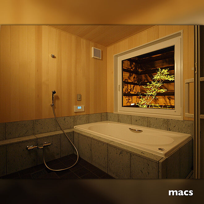 バス トイレ 十和田石 ライトアップ 坪庭 旅館風のお風呂 などのインテリア実例 18 10 31 36 57 Roomclip ルームクリップ