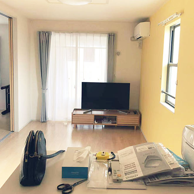 黄色の壁紙 テレビ テレビ台 大東建託 ニトリ などのインテリア実例 19 03 10 17 46 14 Roomclip ルームクリップ 黄色の壁紙 テレビ テレビ台 大東建託 ニトリ などのインテリア実例 19 03 10 17 46 14 Roomclip ルームクリップ