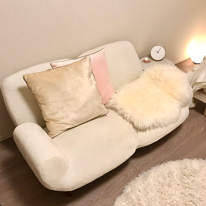 ソファー ニトリ Zara Home ムートンラグ ひとり暮らし などのインテリア実例 02 25 00 05 34 Roomclip ルームクリップ