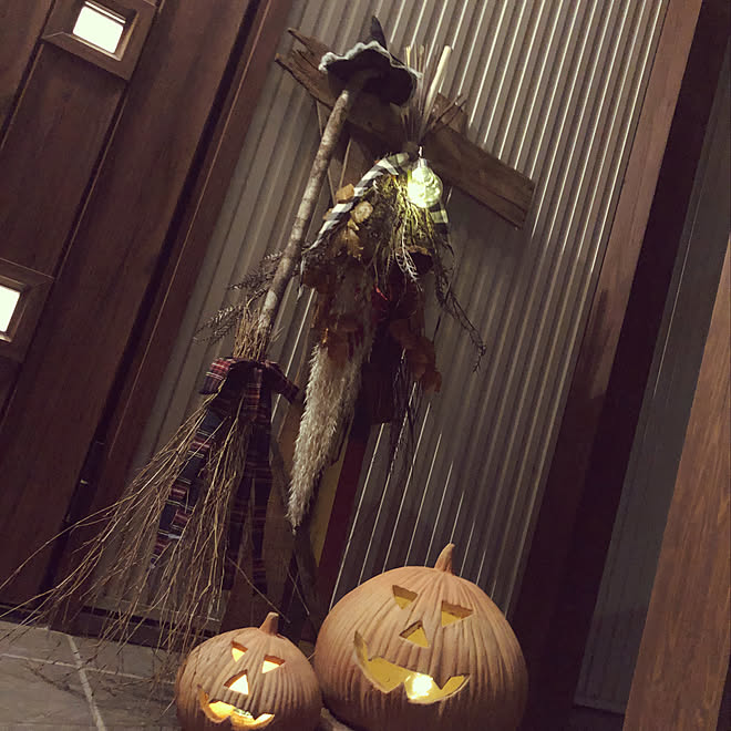 玄関 入り口 帽子はダイソー 手作りほうき ハロウィン ソーラーガーデンライト などのインテリア実例 18 09 19 24 57 Roomclip ルームクリップ
