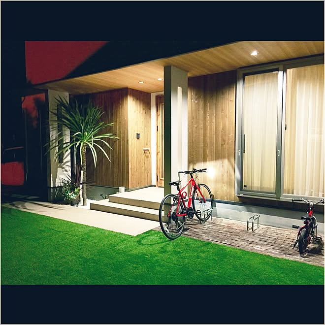 玄関/入り口/マイホーム記録/自転車置き場/ドラセナ/レッドシダー