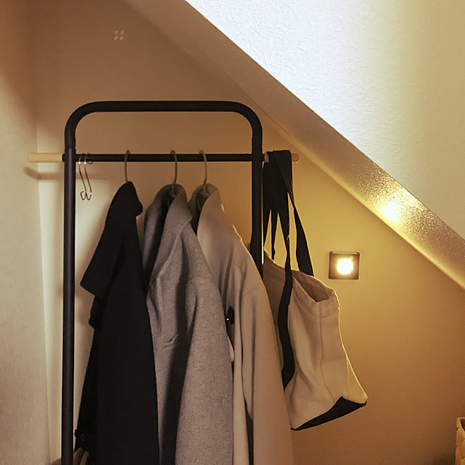 リビング 感知式照明 階段下収納 コートハンガー Ikeaのインテリア実例 18 01 12 18 04 29 Roomclip ルームクリップ