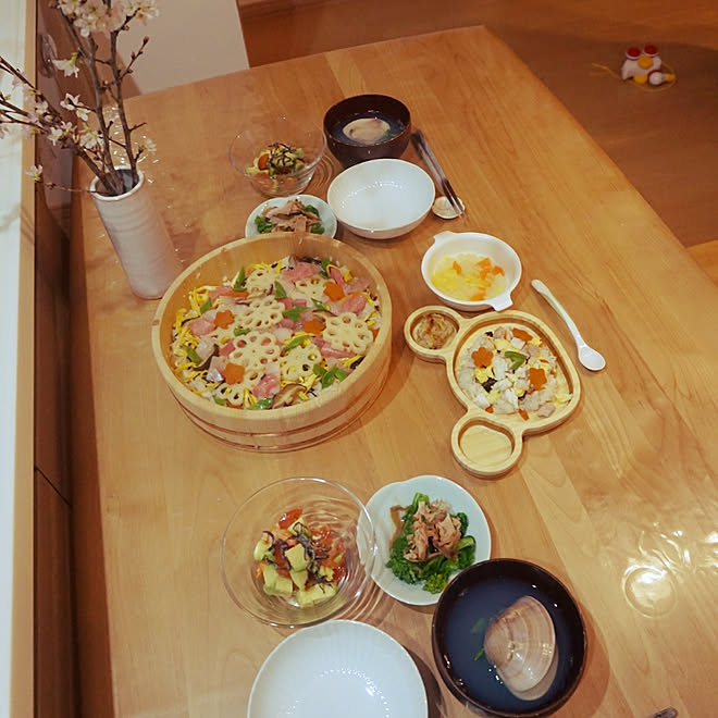机 ひな祭り ちらし寿司 菜の花のおひたし はまぐりのお吸い物 などのインテリア実例 19 03 02 22 56 16 Roomclip ルームクリップ