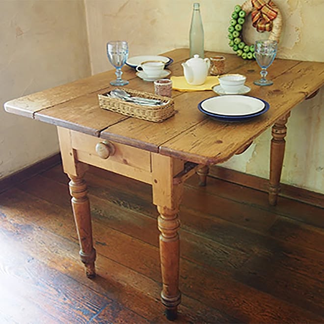 アンティークテーブル カフェテーブル イギリス家具 パインテーブル ナチュラルアンティーク などのインテリア実例 17 06 08 12 39 31 Roomclip ルームクリップ