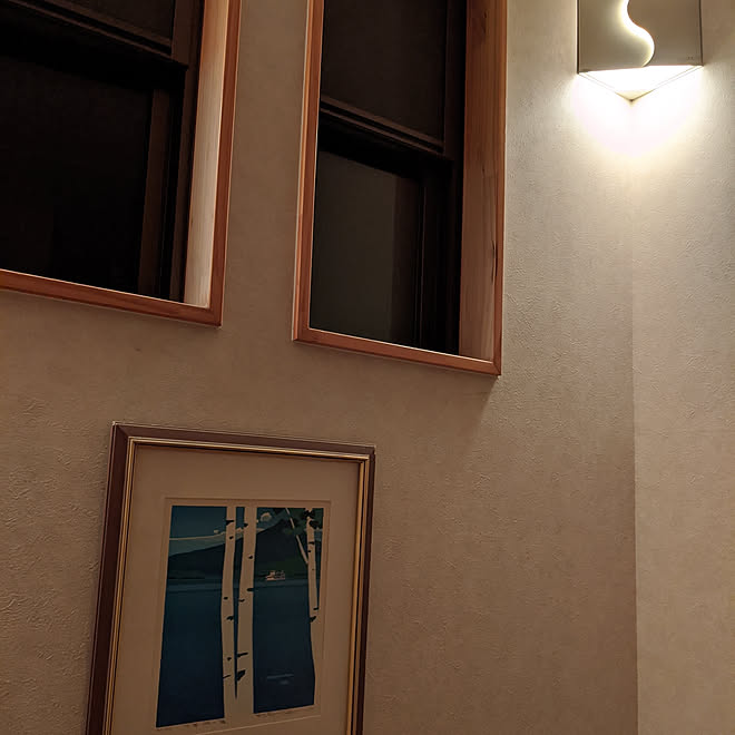 ベッド周り 階段の窓 階段の照明 阿寒湖の絵 階段の踊り場 などのインテリア実例 05 30 07 15 28 Roomclip ルームクリップ