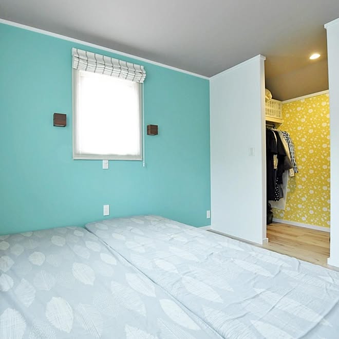 アクセントクロス ブルー アクセントクロス ウォークインクローゼット収納 ウォークインクローゼット 寝室 などのインテリア実例 11 14 11 27 59 Roomclip ルームクリップ