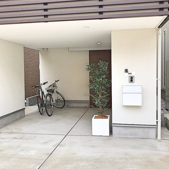 フェイクグリーン 表札 ポスト 玄関前 観葉植物 などのインテリア実例 19 03 18 22 38 Roomclip ルームクリップ フェイクグリーン 表札 ポスト 玄関前 観葉植物 などのインテリア実例 19 03 18 22 38 Roomclip ルームクリップ
