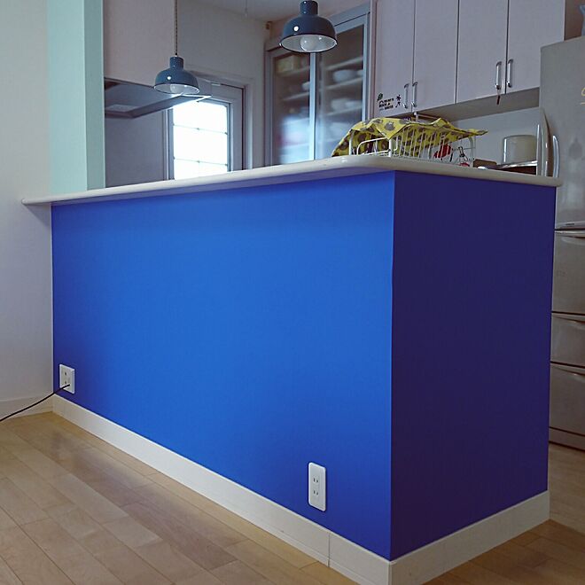 キッチン キッチンカウンター 壁紙 青い壁紙 アクセントクロス などのインテリア実例 17 02 24 14 29 03 Roomclip ルームクリップ