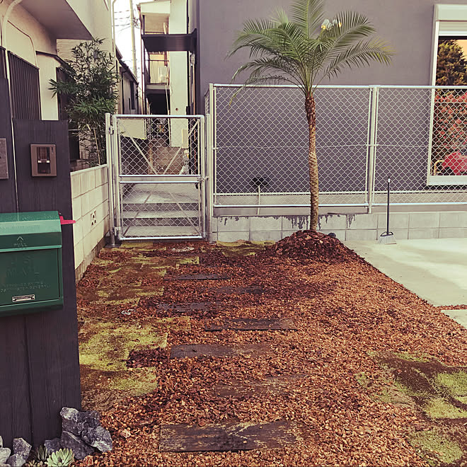 芝生の庭 アプローチdiy ロベレニーフェニックス アメリカンフェンス 庭ｄｉｙ などのインテリア実例 10 05 16 53 28 Roomclip ルームクリップ