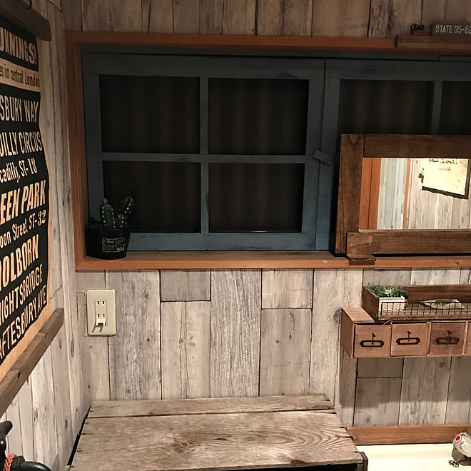バス トイレ 古材風壁紙 格子窓風diy 壁紙屋本舗 セリアのペンダント バス トイレ 古材風壁紙 格子窓風diy 壁紙屋本舗 セリアのペンダント