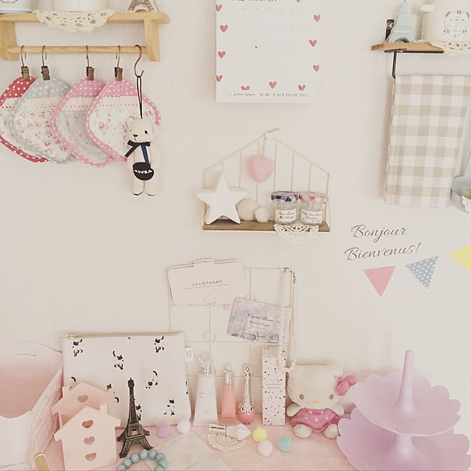 机 セリア ピンク色 ダイソー 100均 などのインテリア実例 17 02 15 21 38 51 Roomclip ルームクリップ