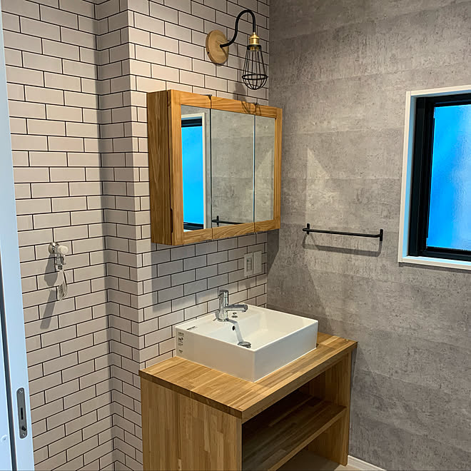 コンクリート風壁紙 洗面所 洗面台 Zerocubemalibu ゼロキューブ などのインテリア実例 19 03 22 14 14 01 Roomclip ルームクリップ