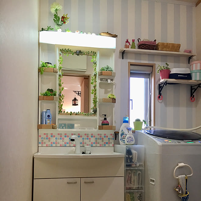 バス トイレ 壁紙シート 壁紙 洗面台リメイク カインズホーム などのインテリア実例 18 11 26 03 43 25 Roomclip ルームクリップ