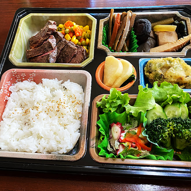 上棟式やらないので 手作り弁当 お昼 棟上げ 机のインテリア実例 19 12 13 11 11 05 Roomclip ルームクリップ