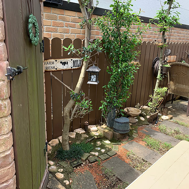 物置リメイク 庭 花 木製風フェンス 枕木風コンクリート などのインテリア実例 06 15 10 22 32 Roomclip ルームクリップ