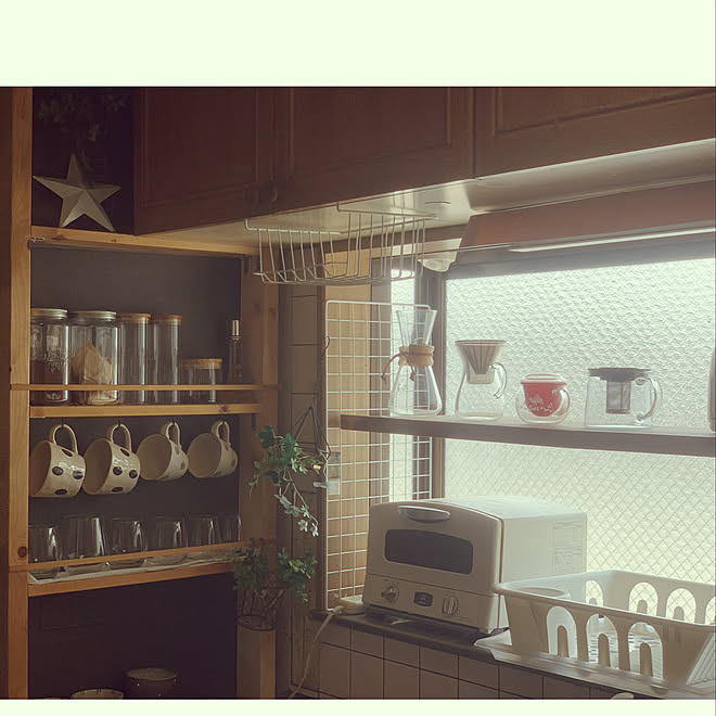 突っ張り棒隠し キッチン出窓diy 突っ張り棒収納 突っ張り棒用の棚 突っ張り棒が落ちない工夫 などのインテリア実例 21 05 04 11 29 35 Roomclip ルームクリップ