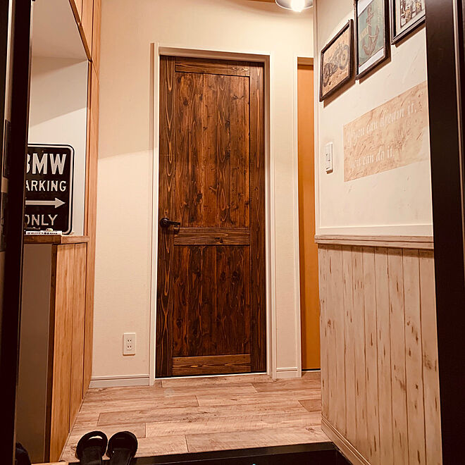 玄関 入り口 玄関のそっち側 ドア枠と巾木の塗装 つや3分ペンキ ミルキーホワイトのインテリア実例 18 11 11 07 26 Roomclip ルームクリップ