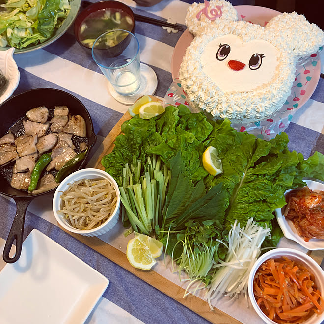 サムギョプサルパーティーにて サムギョプサル Twiceダブリーケーキ Twice 誕生日ケーキ 手作り などのインテリア実例 19 05 03 01 37 06 Roomclip ルームクリップ