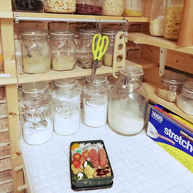 キッチン/おはようございます٩(*´꒳`*)۶/2019,11,23㈯/タイル貼りDIY/調味料棚DIY...などのインテリア実例 - 2019-11-23 07:43:47