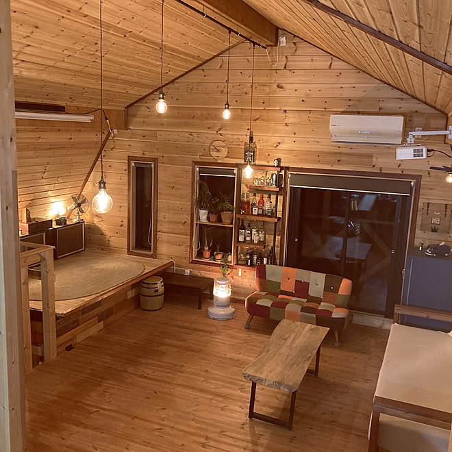 アンティーク 小上がり Diy 屋根裏 エジソン電球 などのインテリア実例 22 02 21 54 03 Roomclip ルームクリップ