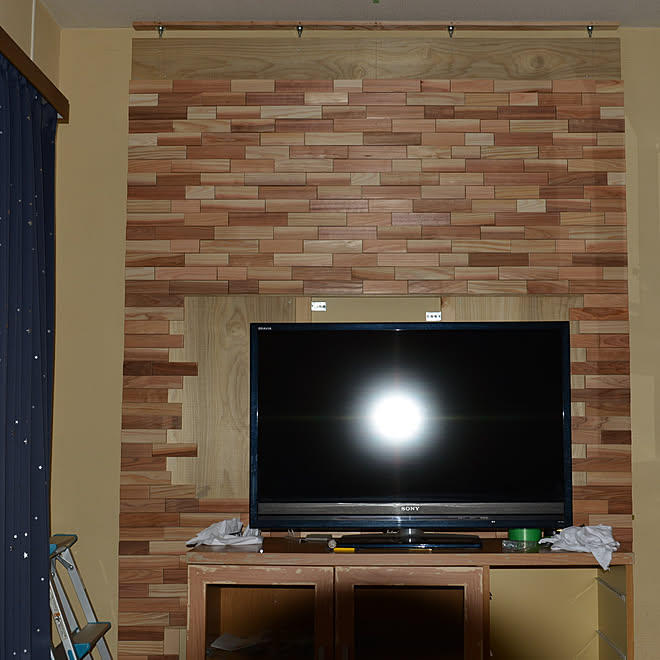 リビング ディアウォールじゃないよアジャスターだよ Diy 壁 ウッドタイル などのインテリア実例 18 01 18 22 24 59 Roomclip ルームクリップ