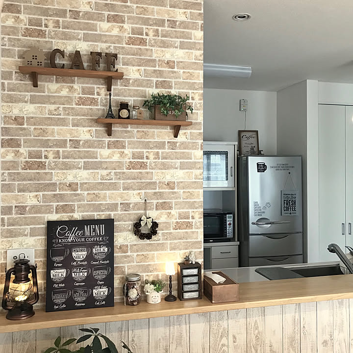 ウォールシェルフ レンガ壁紙のおすすめ商品とおしゃれな実例