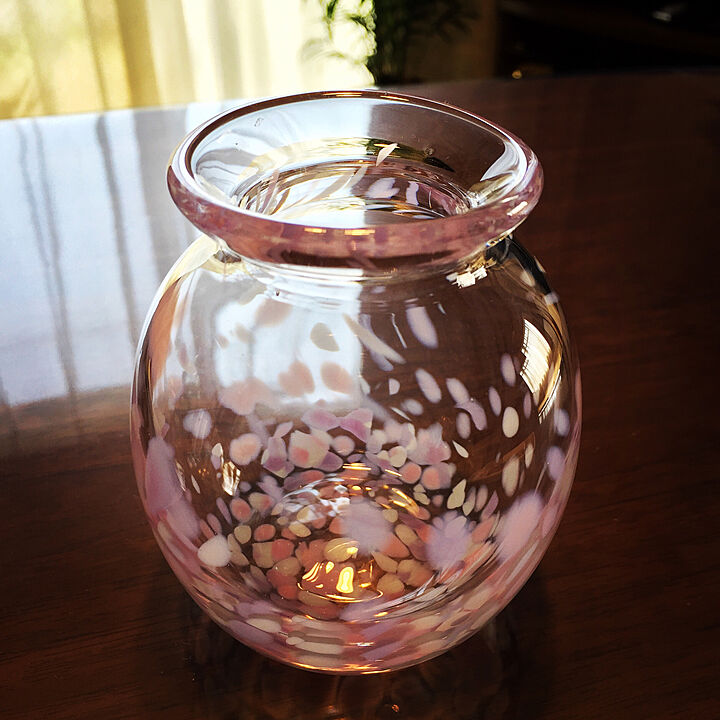 吹きガラスで作った花瓶のおすすめ商品とおしゃれな実例 ｜ RoomClip
