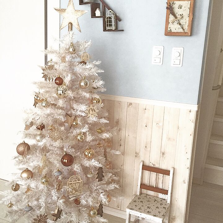 白いクリスマスツリーのおすすめ商品とおしゃれな実例 ｜ RoomClip