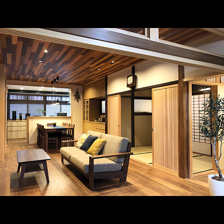 和モダンインテリア/レッドシダー天井/造作棚/ウォールナット/観葉植物&hellip;などのインテリア実例 20200706 195203