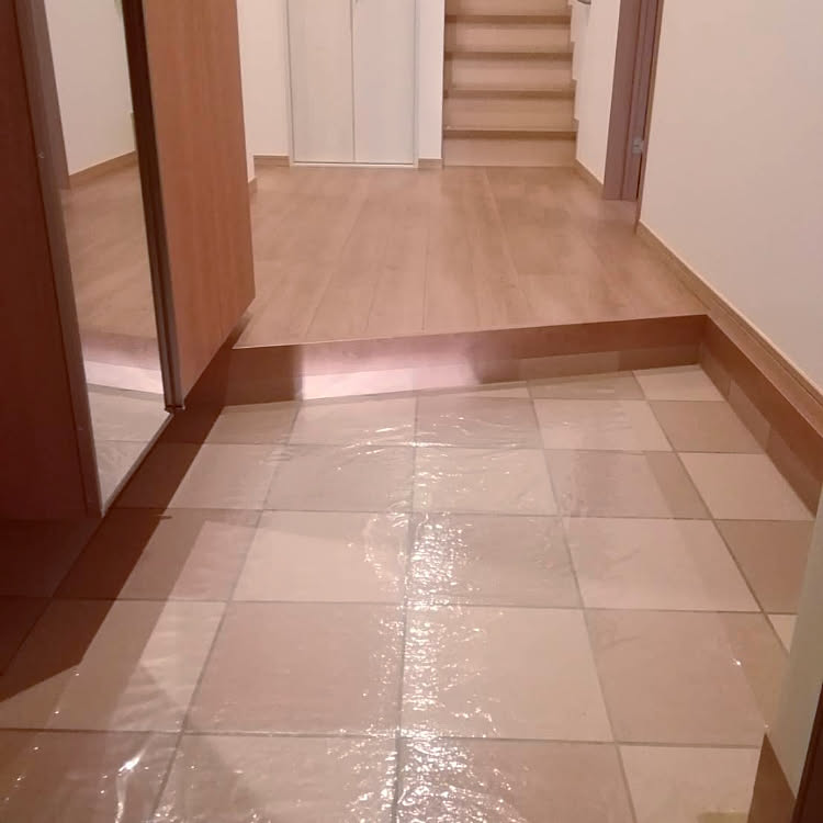 玄関/入り口/ウッドワンの床/ウッドワンの建具/玄関タイル/市松模様タイル&hellip;などのインテリア実例 20200526 2337