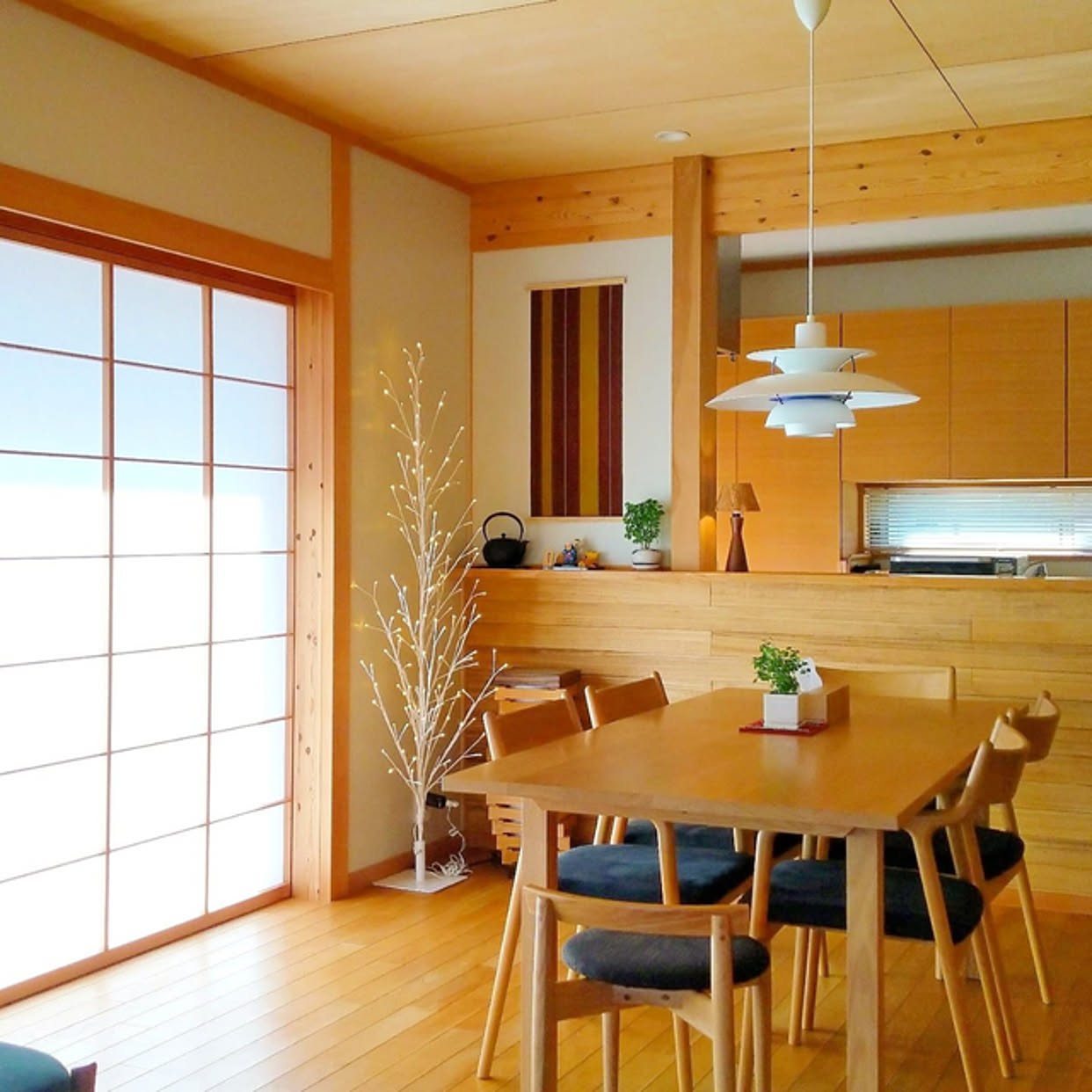 お部屋にほんのり和の落ち着きを♪障子を取り入れたインテリア実例