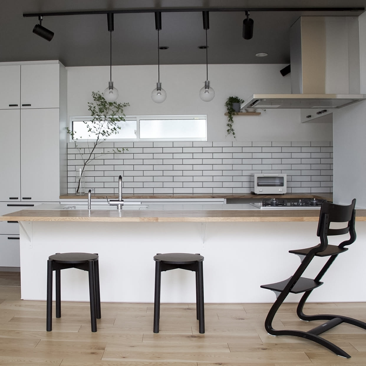 ポイントは組み合わせ シンプルモダンな見せるキッチン By Knsiee0706さん Roomclip Mag 暮らしとインテリアのwebマガジン