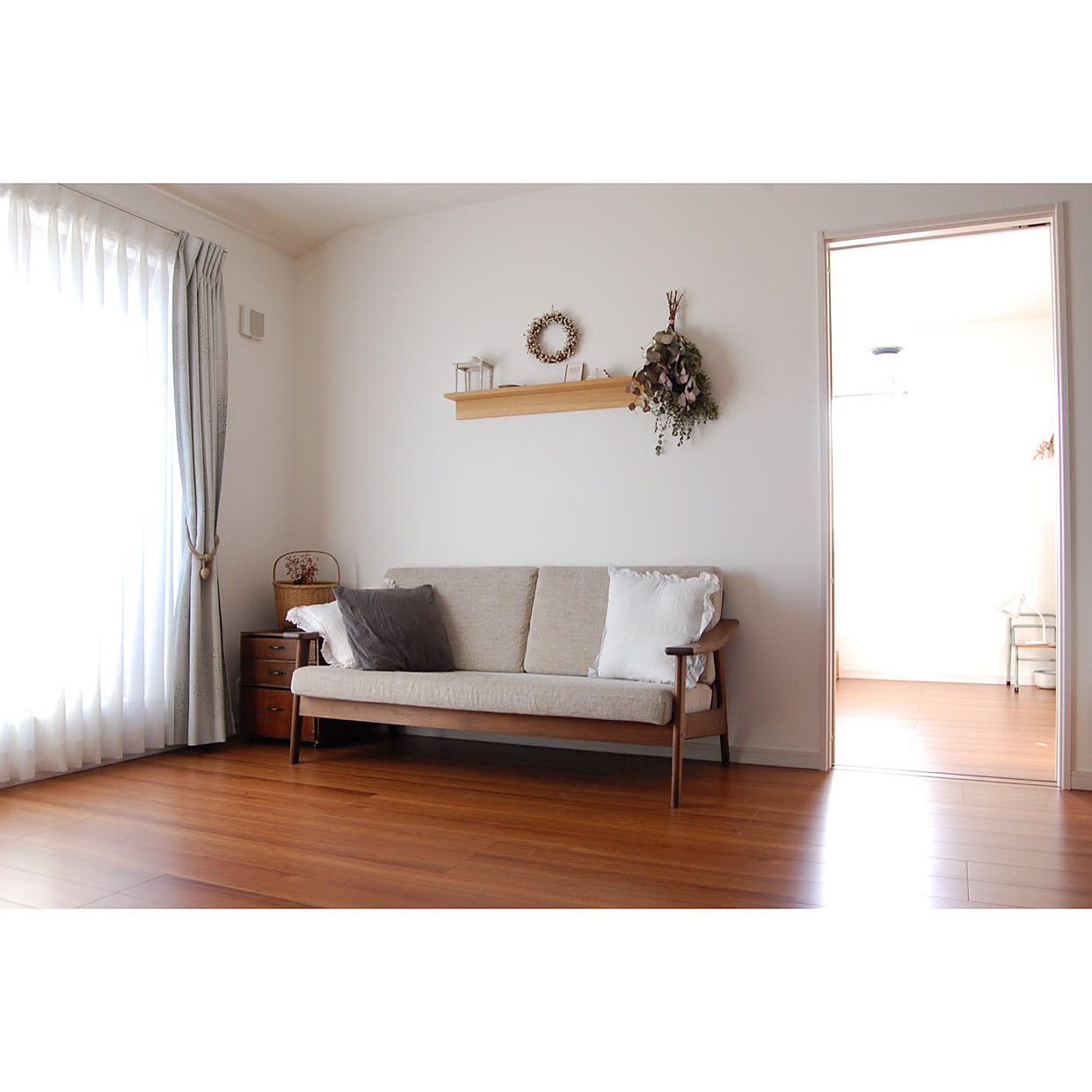 今日から始めたい 床にものを置かない暮らしで快適な空間に Roomclip Mag 暮らしとインテリアのwebマガジン 今日から始めたい 床にものを置かない暮らしで快適な空間に Roomclip Mag 暮らしとインテリアのwebマガジン