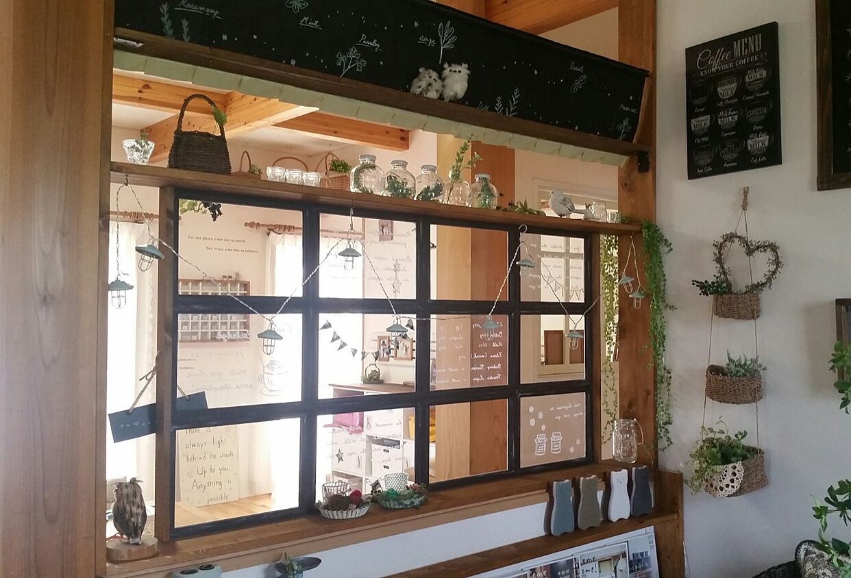光差し込む自然カフェ風 空間仕切り窓枠 By Aminchanさん Roomclip Mag 暮らしとインテリアのwebマガジン