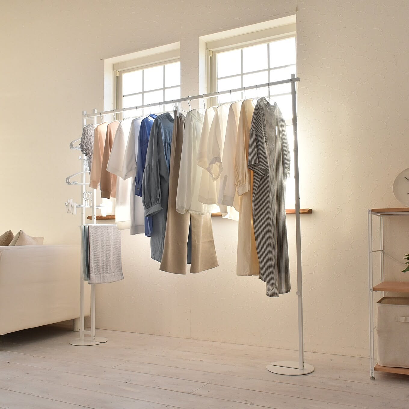 【無料モニター】部屋干しのお悩みを解決！使いたい時だけサッと引き出せる「折りたたみ物干しスタンド」を4名様にプレゼント！