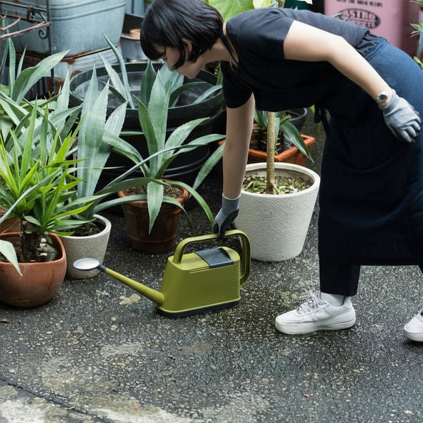 【無料モニター】底面フックで掛けて保管できる「ガーデンジョーロ 4L」を3名様にプレゼント！