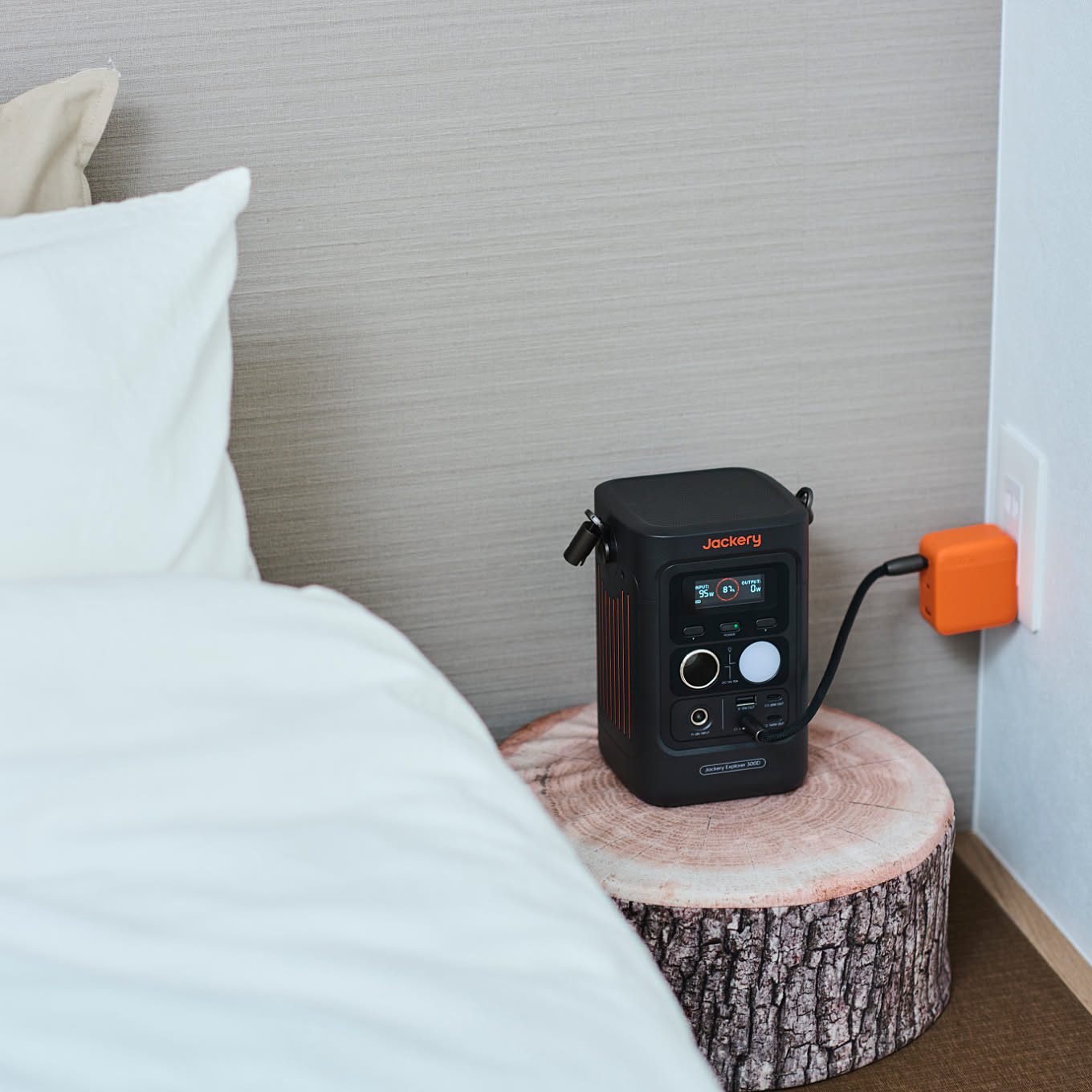 こういうのを探してた♪コンパクトなのに、スマホもPCもまとめて充電できるポータブル電源！