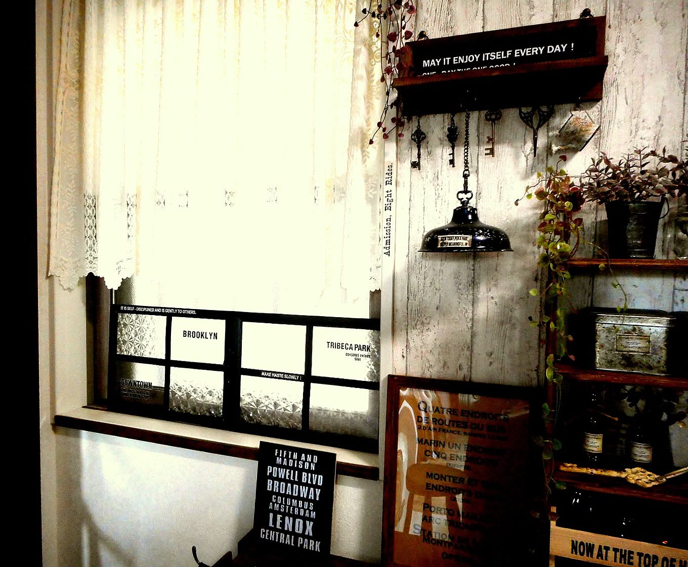 断熱効果のおまけつき セリアのフレームで窓枠リメイク By Wa Ga Yaさん Roomclip Mag 暮らしとインテリアのwebマガジン