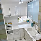 「収納はスマートに、窓辺には彩りを。メリハリで暮らしが整うL字型キッチン」 by
miyuさん